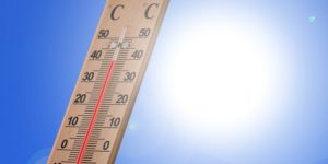 Bei hohen Temperaturen kann ein Klimagerät ohne Abluftschlauch Kühlung bringen.