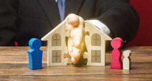 Beim Zugewinnausgleich nach einer Scheidung können auch Immobilien eine große Rolle spielen.