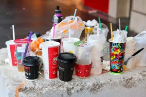 Die beste Möglichkeit, Müll einzusparen ist, möglichst auf Umverpackungen aus Plastik zu verzichten. Foto lira_n4 via Twenty20