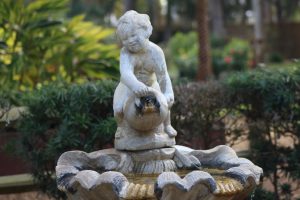 Eine Statue verleiht jedem Garten Charme und ein individuelles Flair. Foto: Asheesh via Twenty