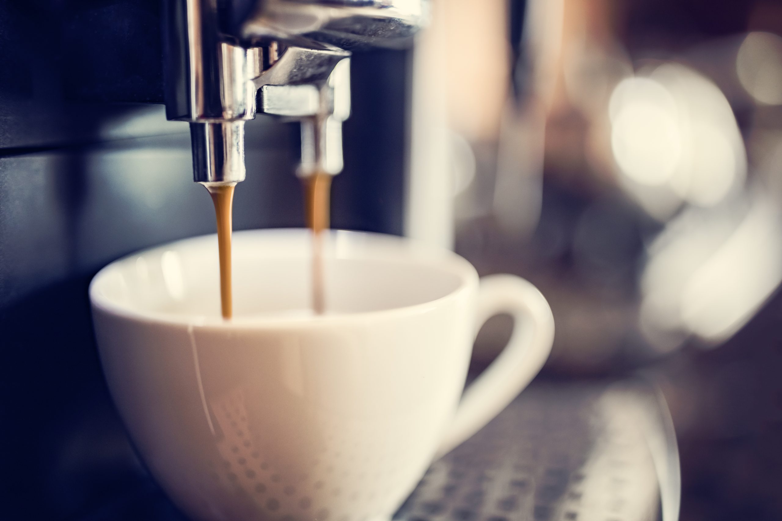 Unter welchen Voraussetzungen lässt sich die Kaffeemaschine im Büro oder im Home Office steuerlich absetzen? Foto: mblach via Envato
